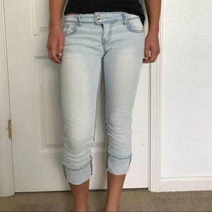 Light wash jean capris